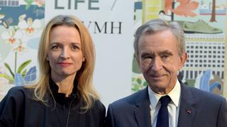 Multimillonario Bernard Arnault designa a su hija Delphine para dirigir Dior