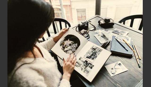 FOTO 3 | 3. Conoce la historia de tu familia
Esto te dará la oportunidad de sentarte a platicar con tus papás, abuelos, tíos y todos aquellos que sigan en tu vida. Podrás conocer una nueva cultura y planear una visita a tus tierras de origen. (Foto: Freepik)