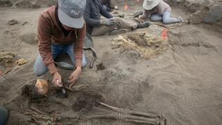 Arqueólogos hallan un nuevo sitio de sacrificio masivo de niños en Perú