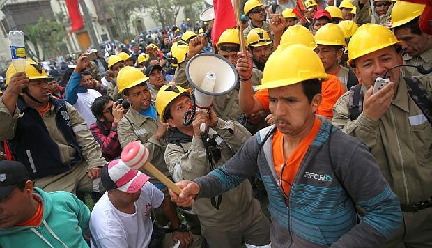 Jorge Juarez precisó que las 102 bases que pertenecen a la Federación Minera acatarán el paro indefinido. (Reuters)