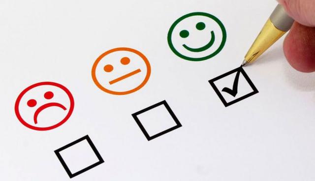 FOTO 3 | 3. Utiliza tu experiencia

Todo emprendimiento es más sencillo cuando ya tienes experiencia previa sobre la industria o servicio en la que deseas desenvolverte. Si has trabajado anteriormente en alguna empresa donde tuviste oportunidad de observar los problemas a los que se enfrenta en la actualidad y donde crees que tú tienes la respuesta para una solución más eficiente e innovadora, es ahí donde debes de enfocarte, ya que empatizar con el problema es la primera fase para crear soluciones innovadoras que puedan crear disrupción en la industria o sector.