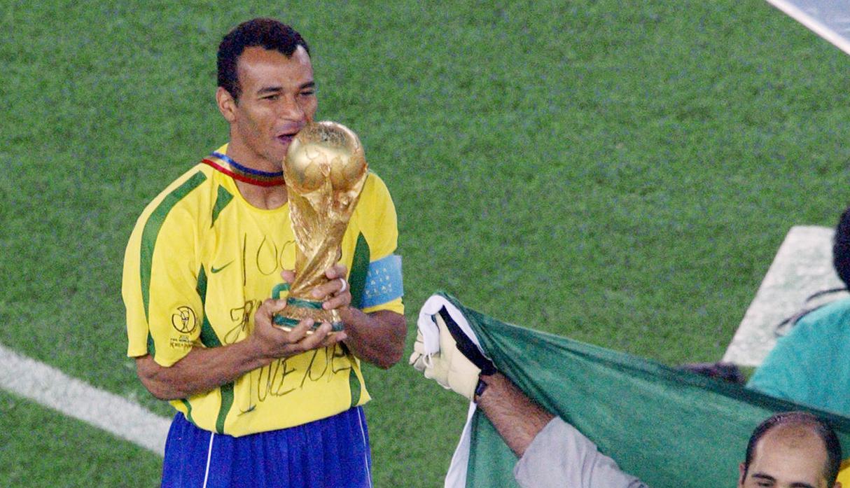 Cafú alzó la última Copa del Mundo de Brasil en 2002. (Foto: AFP)
