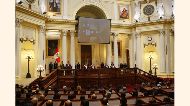 La ceremonia de entrega de credenciales de los nuevos miembros del TC se efectuó en el Palacio Legislativo. (Foto: Manuel Melgar)