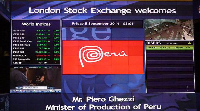 El símbolo de la Marca País se mostró durante la ceremonia del inicio de operaciones en la Bolsa de Valores de Londres (LSE). (Foto: Javier Parker)