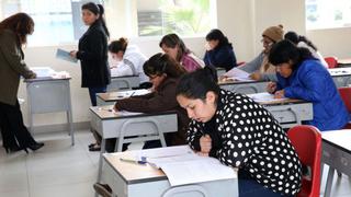 ¿Cree adecuado reponer a profesores sin título o desaprobados?