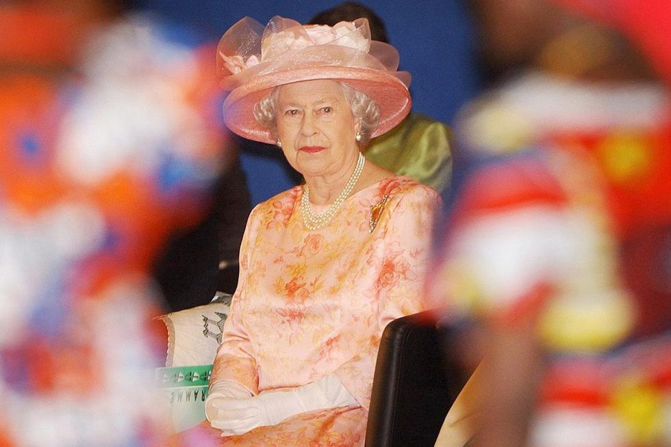La Reina Isabel II de Inglaterra durante la apertura oficial de la Reunión de Jefes de Estado de la Commonwealth en Abuya. Foto del 5 de diciembre de 2003. (Foto EFE)