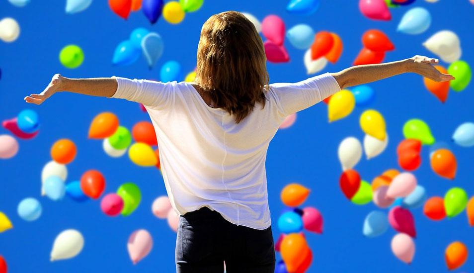 FOTO 1 | 1. Sal de tu zona de confort

La zona de confort puede ser un lugar muy apetecible y cómodo, aunque este estado mental no permite el crecimiento personal y es altamente desmotivante.

Puede parecer que está bien estar ahí durante un tiempo, pero si lo que quieres es seguir motivado, luchando por nuevos retos, este no es tu lugar. Así que adéntrate en situaciones nuevas, sé valiente y da un paso al frente. Esta es la única manera de comerte el mundo. ¡Verás que un futuro ilusionante te espera! (Foto: Pixabay)