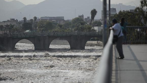 Caudal del río Rímac, a la altura del Puente Trujillo, desciende en las últimas horas y ya no reporta amenaza de desborde. (Foto: Lenin Tadeo / @photo.gec)