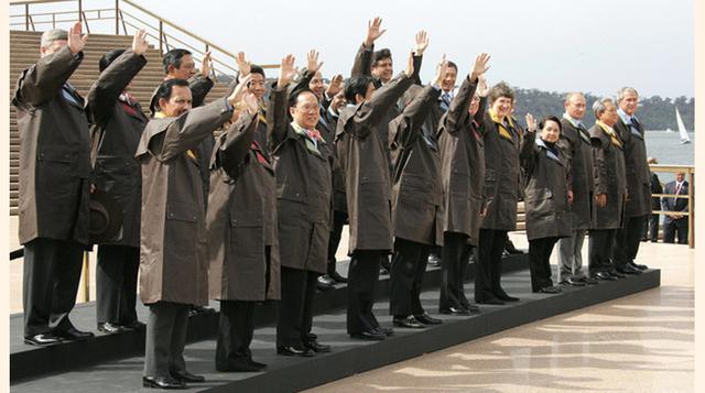 En el 2007, en Australia, el Opera House fue el telón de fondo para la foto de los líderes posando con las tradicionales chaquetas de ganadero australiano, conocidos como 'Driza-bone'.