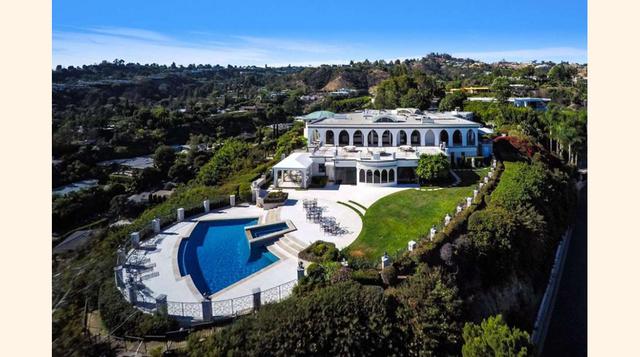 10. Mansión de Danny Thomas, California. Precio: US$ 135 millones. Localizada en Beverly Hills, la mansión de 1,672.25 m2 del fallecido comediante Danny Thomas está a la venta por $135 millones. La propiedad se ubica sobre un brazo de terreno lo suficient