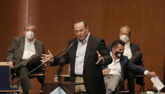 Luis Carranza debatió con Juan Pari el último domingo. (Foto: GEC).
