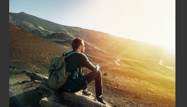 FOTO 20 | 20. Viaja solo
Hacerlo te hará que salgas de tu nido y te ayudará a descubrir quién eres y tener experiencias que probablemente no tendrías si lo haces con alguien. Además te dará tiempo valioso para pensar.
(Foto: Freepik)