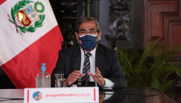 El ministro Óscar Ugarte debería responder ante el Congreso por casos de vacunas vacías, según la congresista María Teresa Céspedes. (Foto: PCM).