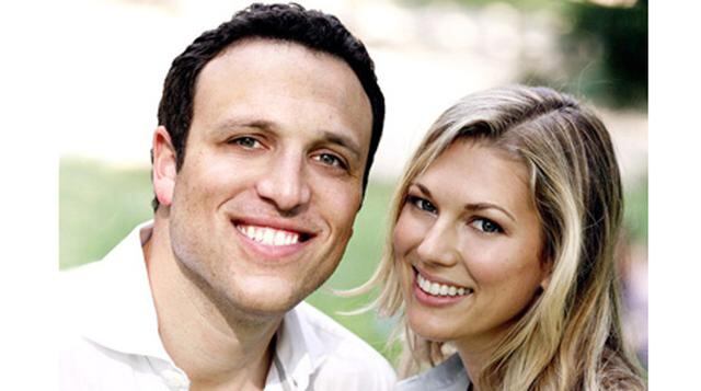 6. Schultz tiene tres hijos y en la foto aparece Jordan junto a su esposa Breanna Hawes. Jordan es columnista deportivo en The Huffington Post. Sus hermanos son Addison, dedicado al trabajo social, y Kyle, a los negocios.