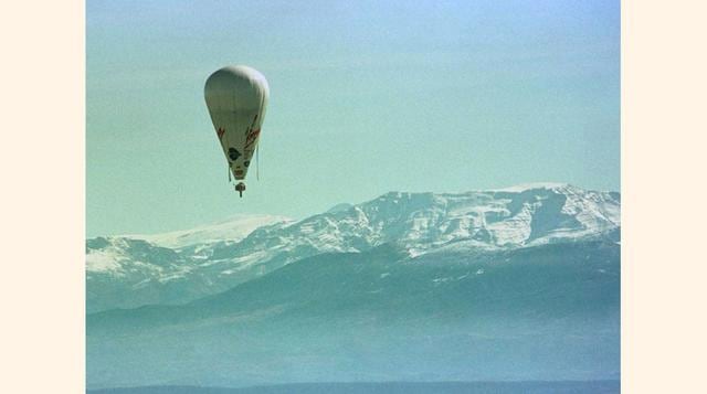 En 1987, cruzó el Atlántico en un globo aerostático. En 1991, fue la primera persona en cruzar en globo el Oceano Pacífico. (Foto: Business Insider)