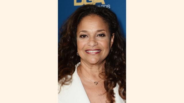 Debbie Allen, tuvo un director en Fama que le dio un cachete en la nalga cuando estaba realizando una coreografía. Por si esto no fuera suficiente, después añadió: “Que tu pequeño corazón no se preocupe por dónde está la cámara.”