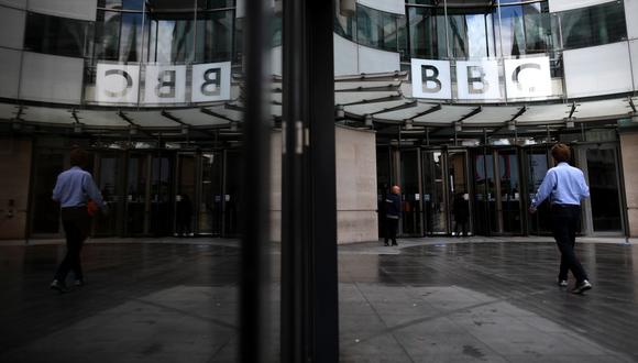 El tiempo que un adulto pasa viendo programas de la BBC ha bajado un 30% en la última década. (Foto: AFP)