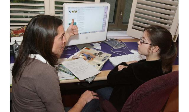 FOTO 3 | Relaja tu cuello y hombros. La parte superior de tu cuerpo demuestra lo cómodo o incómodo que estás.