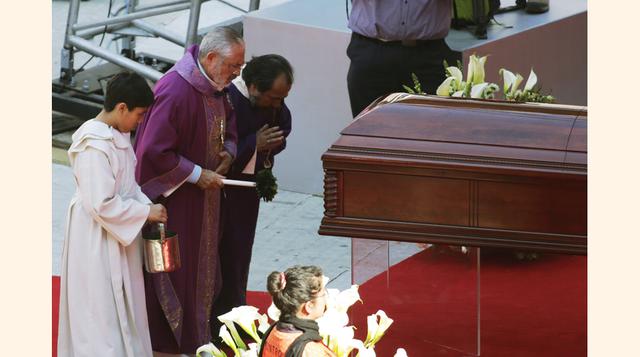 Unas tres mil personas participaron en la misa de cuerpo presente en honor a Roberto Gómez Bolaños. (Foto: Reuters)