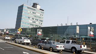 Taxistas en pie de guerra por mantenerse en vía libre del Aeropuerto Internacional Jorge Chávez