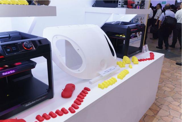 Este coche impreso en 3D es mucho más barato de construir que los vehículos convencionales. Kabulko aseguró el diseño y personalización de la impresión para poder construir el auto. (Fotos y texto: CNET)