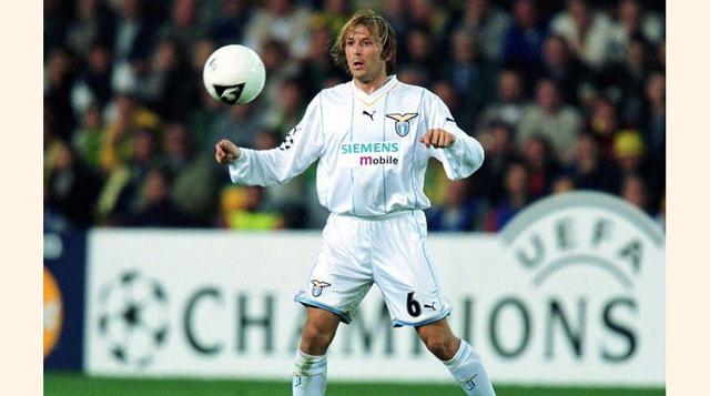Gaizka Mendieta. El futbolista español estaba en un espectacular momento luego de liderar al Valencia a dos finales europeas. El Lazio de Italia no dudó en fichar al centrocampista por US$ 50 millones, pero su paso por la Serie A italiana fue un fracaso y