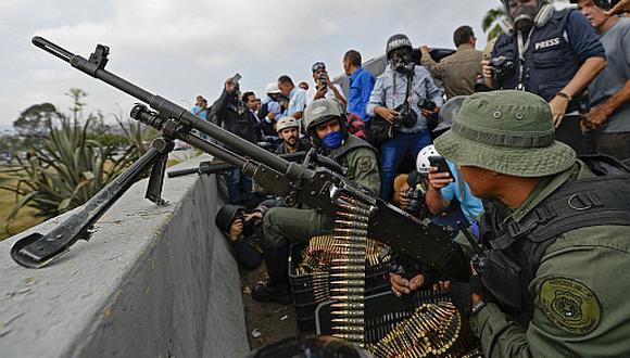Venezuela en crisis | Miembros de las Fuerzas Armadas apoyan a Juan Guaidó. (Foto: AFP)