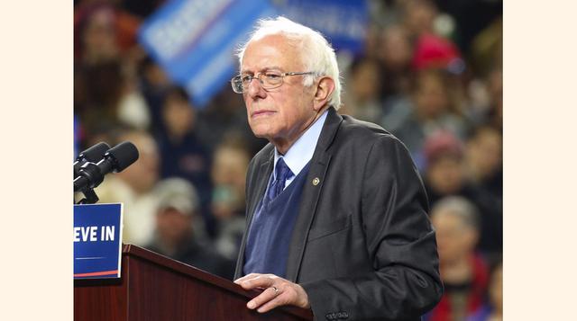 Bernie Sanders trabajaba como carpintero y director de documentales. Después de obtener una licenciatura en ciencias políticas en 1964 de la Universidad de Chicago, donde fue un miembro activo del movimiento local de derechos civiles, Sanders realizó una 