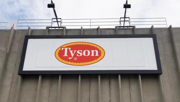 Los trabajadores de Tyson recibirán su salario durante el cierre y se les ha pedido que estén en cuarentena a la espera de los resultados de las pruebas, que se estudiarán para decidir si se reabre o no la planta, señaló la empresa.