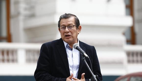 El vocero de APP, Eduardo Salhuana, se mostró a favor de la interpelación del ministro del Interior, Víctor Torres. Foto: archivo GEC