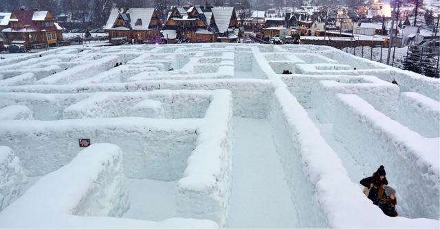 FOTO 3 | La principal atracción de la ciudad
Cada año la ciudad atrae a miles de turistas y, desde su apertura en 2016, este laberinto de nieve se ha convertido en su principal atracción. (Foto: Getty Images).