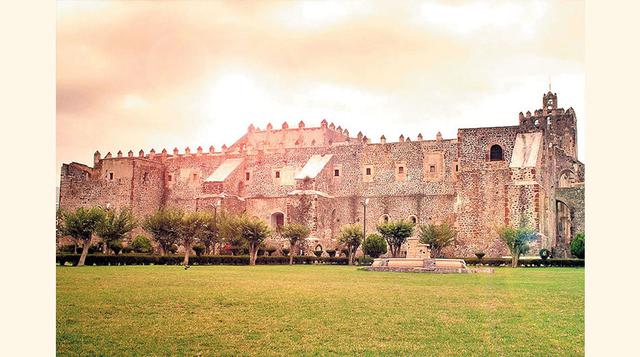 6. Yuriria, Guanajuato: Ubicado a la orilla de una laguna homónima ideal para la pesca, acoge una de las obras maestras de la ingeniería novohispana: el ex Convento de San Agustín. De hecho, conserva su proyección urbana original. (Foto: Milenio.com)