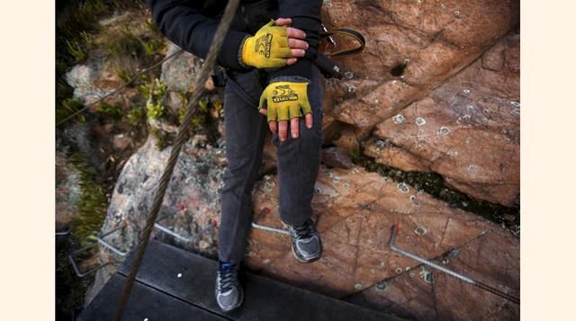 También se puede escalar una pared de roca con la vía ferrata, que es un sistema de escalones de metal en una pared de roca y un cable de seguridad que permiten escalar 300 metros de altura. (Foto: Reuters)
