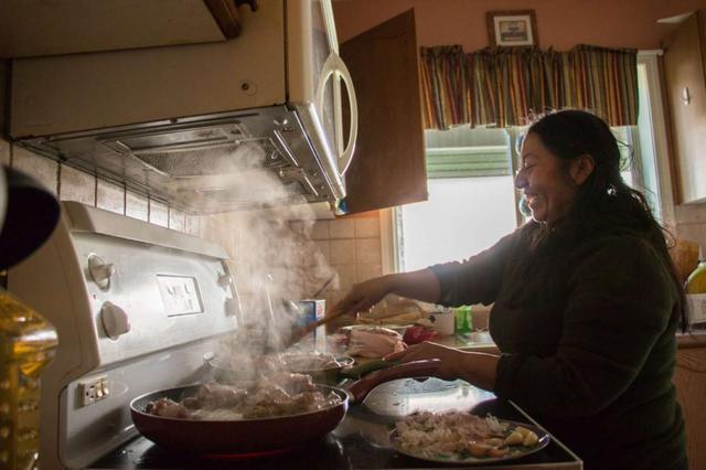 FOTO 6 | Otra fotografía con mención de honor, esta vez desde Otavalo (Ecuador):La comida es el eje central de la cultura kichwa.