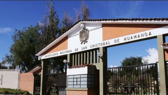 “De manera inmediata, atenderemos el problema que afecta a la Universidad Nacional de Huamanga, centro de estudio histórico, que el gobierno priorizará al igual que otras universidades en estado crítico”, agregó Otárola. (Foto: Sunedu)