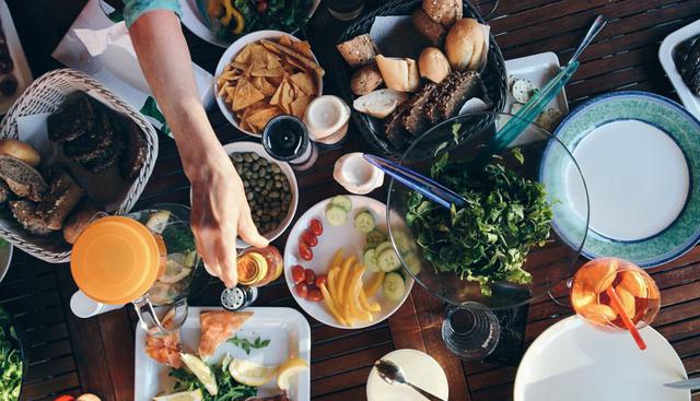 Foodie’s Feed En este portal encontrar imágenes sobre cualquier tipo de alimento. Por lo general, se renuevan con 5 imágenes por semana. Además, existe la ventaja que algunas de esas fotos han sido tomadas en distintos ángulos. (Foodie’s Feed)