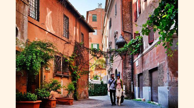 Via Margutta (Roma). Buganvillas, adelfas, geranios, paredes de hiedra, improvisados puentes verdes entre edificio y edificio… ¿y Audrey Hepburn? Una calle estrecha, coqueta, de la Roma vieja con encanto y situada muy cerca a la Piazza di Spagna fue el lu