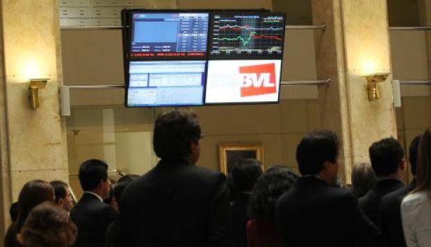 El precio del dólar también influyó en el mercado bursátil, el cual se ubicó el día de hoy en S/. 3.315 (venta) y S/. 3.295 (compra). (Foto: USI)