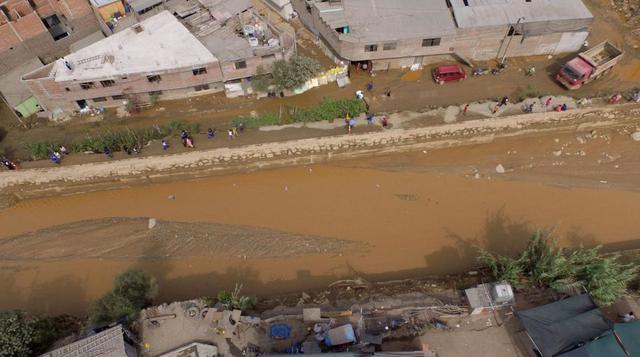 Desborde del río Huaycoloro ocasionó la inundación de la autopista Ramiro Prialé. (Foto: Andina)