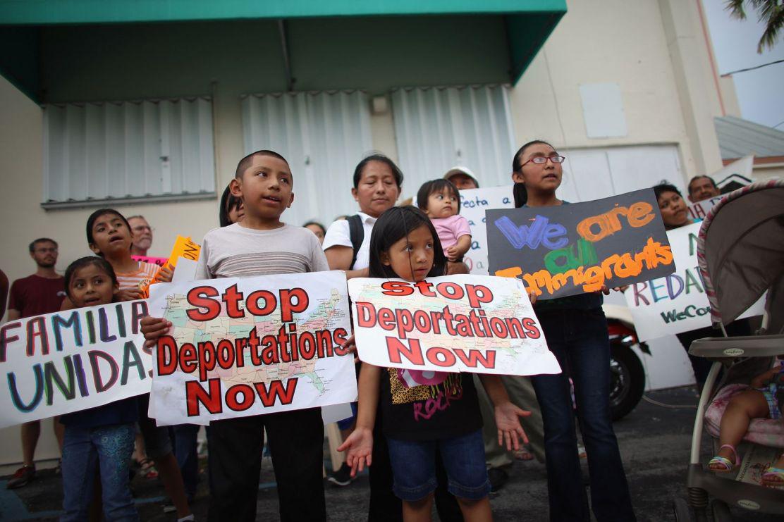 Según las nuevas reglas, más de la mitad de las solicitudes de "green card" serían denegadas, según el Instituto de Política de Migración, un centro de investigación. En 2016 se otorgaron unas 800.000 tarjetas. (Foto: AFP)