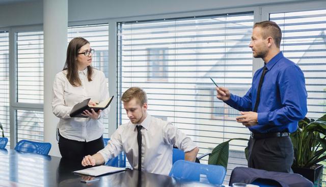 FOTO 6 | 6. Boicotear el desarrollo de tu equipo. ¿Temes perder el puesto porque alguien brille más que tú? ¿Practicas la estrategia de divide y vencerás? Los ejecutivos que tienen este tipo de práctica en el fondo no confían en su propia capacidad para salir adelante. Es un problema de inseguridad.