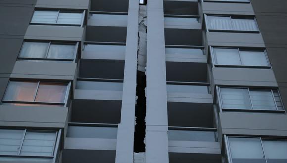 Algunos edificios en Lima fueron afectados tras el fuerte sismo de 6 grados que se registró la noche del martes. (Fotos: GEC)