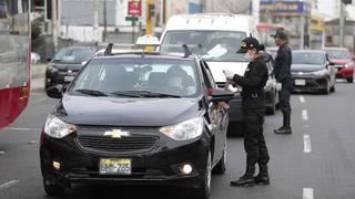 Trabajadores de actividades esenciales deberán tramitar pase laboral para transitar durante la cuarentena