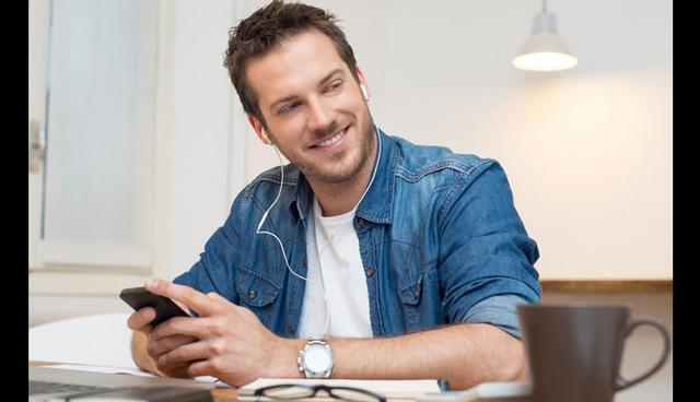 Foto 3 | Los estudiantes adultos pueden llegar a ser profesionales del idioma y hasta mostrar fluidez, dicen los investigadores. No está claro qué es lo que causa la caída en la tasa de aprendizaje óptimo alrededor de los 18 años. Los investigadores sugieren que podría ser porque el cerebro se vuelve menos adaptable en la edad adulta y se resiste a los cambios.  (Foto: shutterstock)