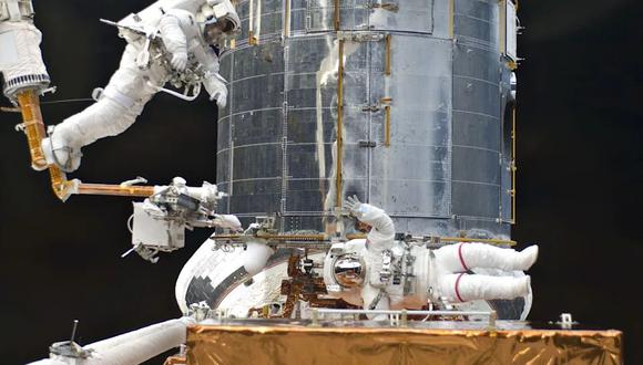 El telescopio, de casi US$ 11,000 millones y que lleva más de dos décadas de preparación, es una colaboración de la Administración Nacional de Aeronáutica y del Espacio (NASA) con las agencias espaciales europea y canadiense.