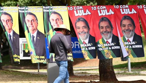 En la primera vuelta del 2 de octubre, Lula se impuso con el 48.4% de los votos, contra 43.2% de Bolsonaro, quien tuvo un mejor resultado de lo anticipado por los sondeos de opinión. (Foto: EVARISTO SA / AFP).