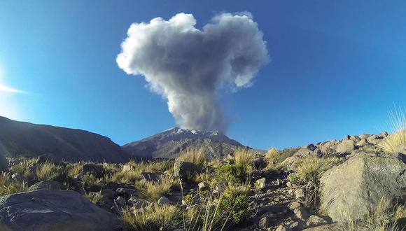 COER de Moquegua emitió un comunicado donde recomienda a la población estar alertas e informarse permanentemente sobre la situación del volcán Ubinas. (Foto: AFP / archivo)