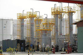 Según los cálculos de la OPEP, la capacidad disponible para almacenar petróleo a nivel mundial se sitúa algo por encima de los mil millones de barriles.