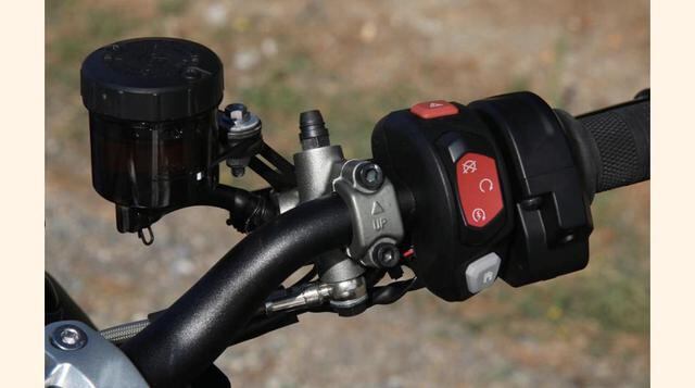 FOTO 3 | Detalles de calidad en todos los acabados. Cuenta con lo imprescindible y lo necesario, como la bomba de freno radial.