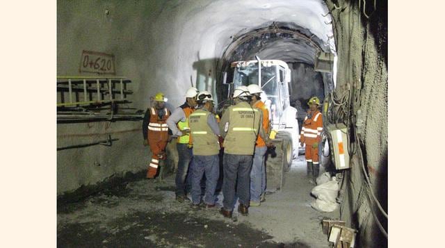 FOTO 5 | Obrainsa trabaja el portal de entrada por donde se hará el túnel de trasvase. Las perforaciones realizadas corresponden a una ventana auxiliar hechas por el anterior contratista.